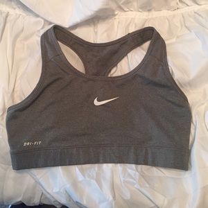 Nike dri-fit sports bra size medium