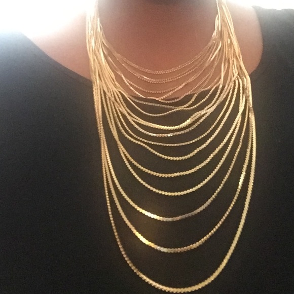 Jewelry - Only worn once- gold tone necklace