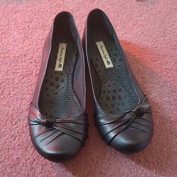 American Eagle black flats
