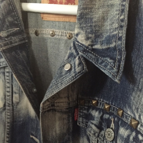 Women Levi's studded jean vest