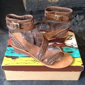 Brown strappy sandal