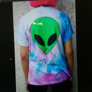 alien tie dye tee