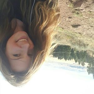 Meet your Posher, Danielle