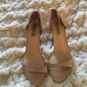 Steve Madden nude wedges