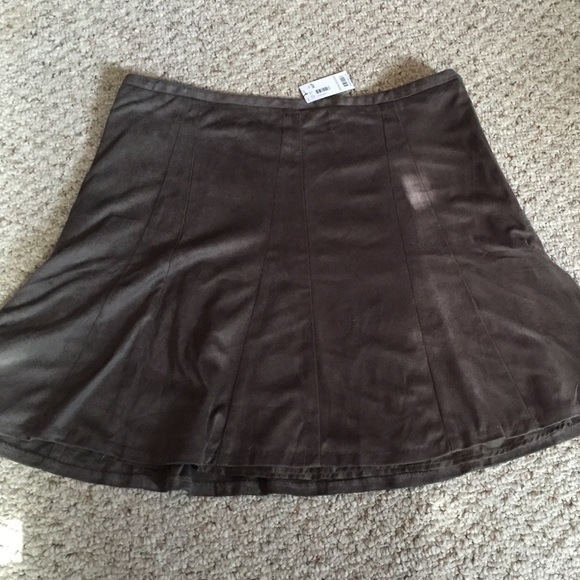 Limited- NWT- medium petite/ suede like skirt