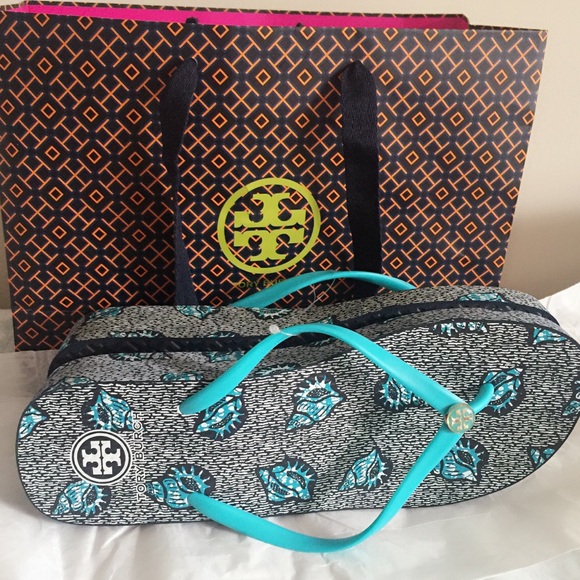 Tory Burch Shoes - NEW TORY BURCH THANDIE WEDGE FLIP SIZE 11