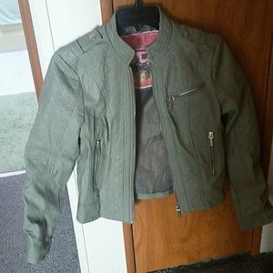 Very nice jacket bought at khols never worn :)