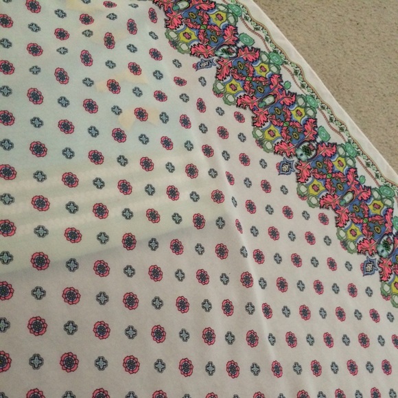 Cute Patterned Shall - Picture 2 of 4