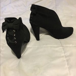 Guess ankle ribbon boots