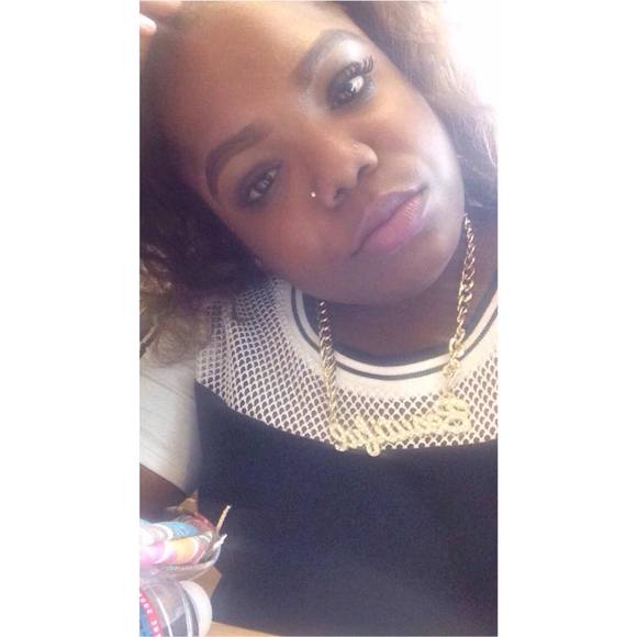 Meet your Posher, Annakiya