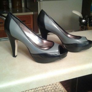 Steve Madden Peep toe pump