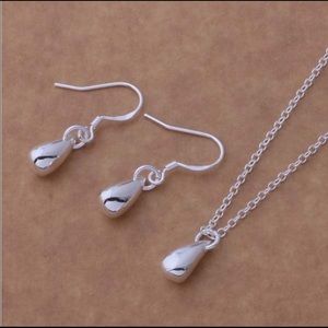 Beautiful silver earrings and necklace set....