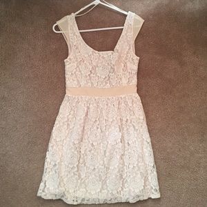 Pretty Lace Dress!