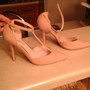 Beige color Pump