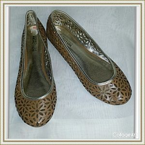 NWOT Kenneth Cole Reaction Slip-ster Cut-Out Flats