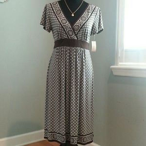 NWT! Dress Barn Tie Waist V-neck Dress