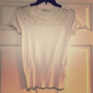 White fitted sweater with lace neck and back