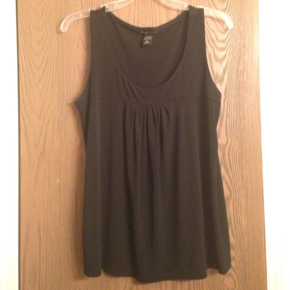 Black sleeveless top
