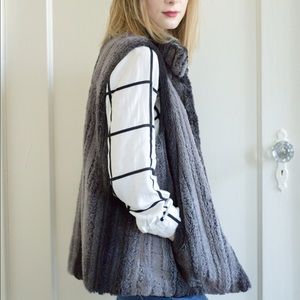 Apt 9 grey faux fur vest with pockets