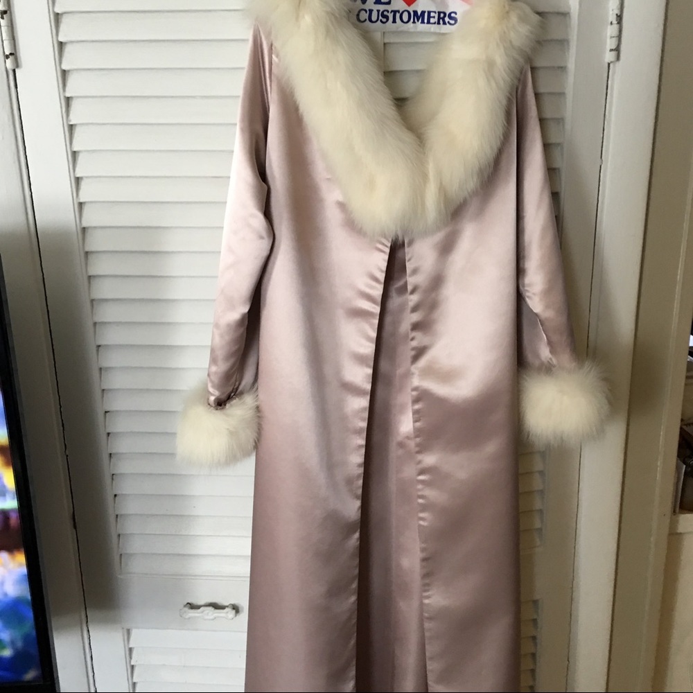blushpink Gown ensemble wcream fur, &accessories - Picture 4 of 8
