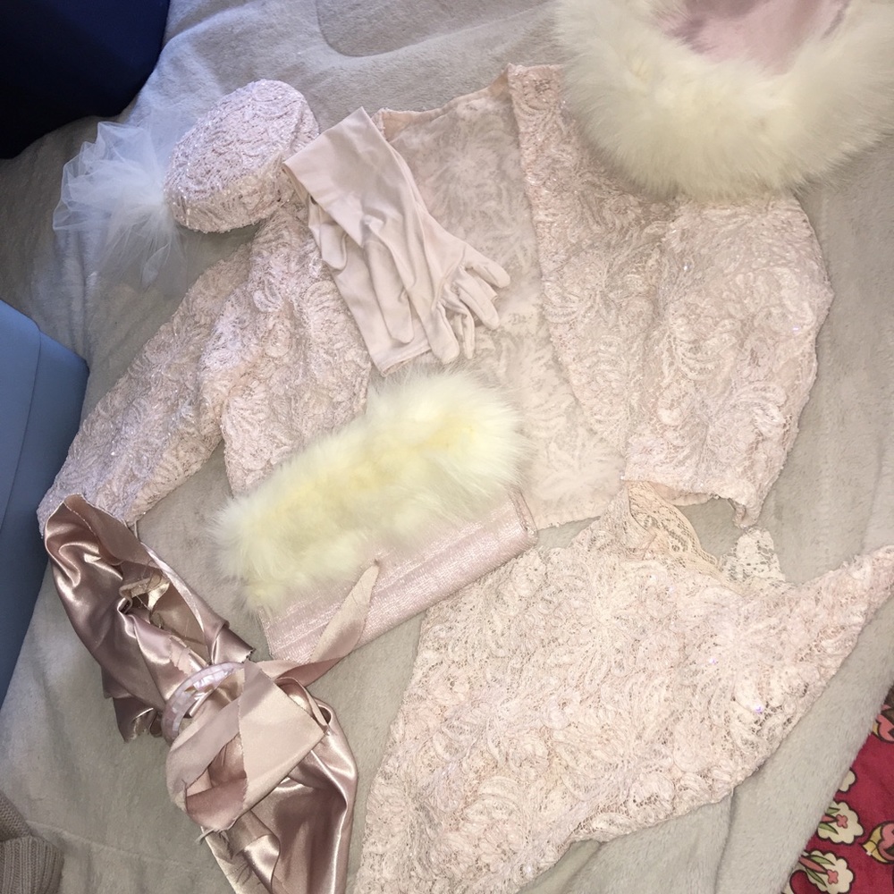 blushpink Gown ensemble wcream fur, &accessories - Picture 5 of 8