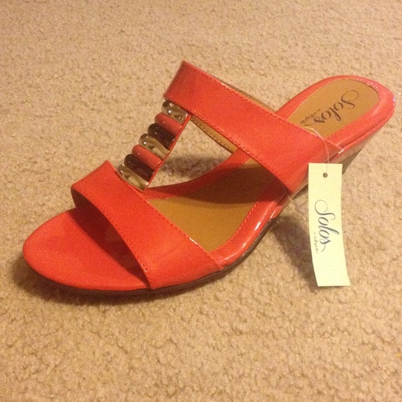 ✨Brand New✨ Coral 2" Sandals