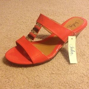 ✨Brand New✨ Coral 2" Sandals