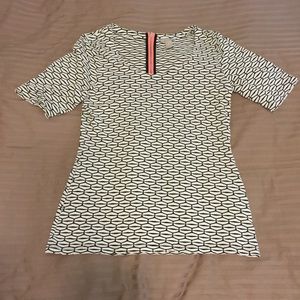 White geometric 3/4 sleeve top