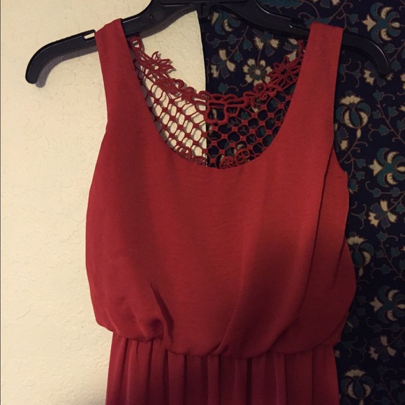 Red long dress with lace - Picture 3 of 3