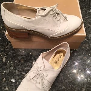 MICHAEL KORS SUEDE OXFORD IN WHITE! 👟💋