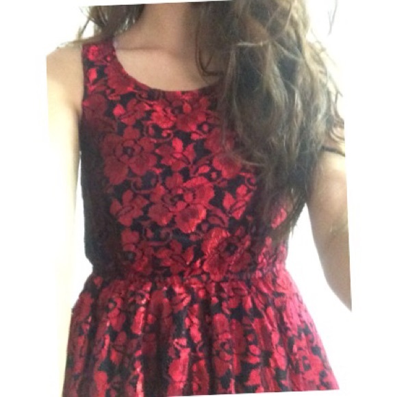 Shinny red dress! - Picture 2 of 4