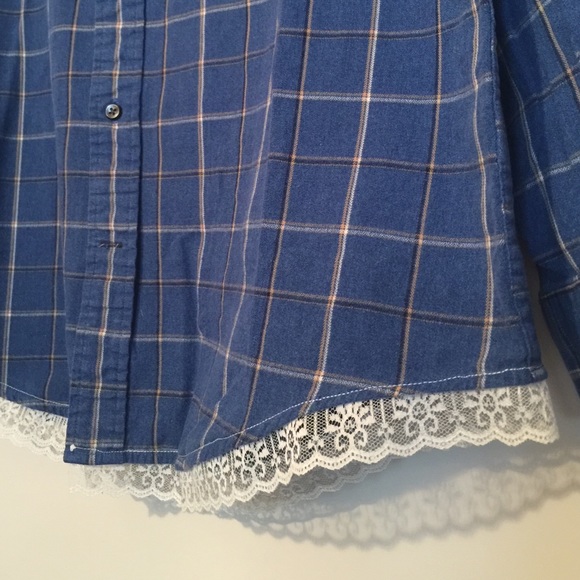 Vintage flannel with white lace along bottom - Picture 2 of 2