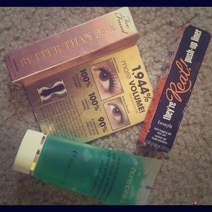 AMAZING MAKEUP TRAVEL SET💟