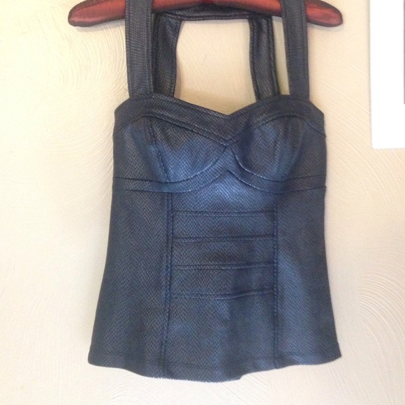 Sexy black corset type of crop top - Picture 2 of 4