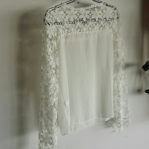 Gorgeous Lace top - Picture 4 of 4