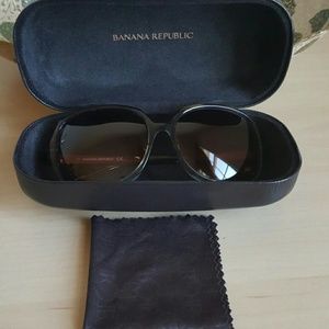 Final sale!Banana republic sunglasses