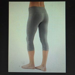 Never worn Lululemon gray In The Flow II capris