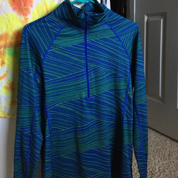 NWOT abstract UnderArmor athletic 3/4 zip up