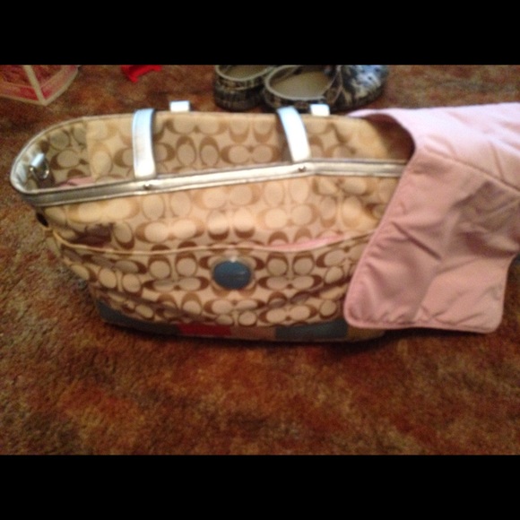 Real coach baby bag only used a few times. - Picture 3 of 3