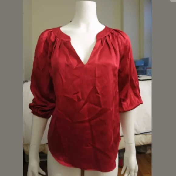 Black Halo red silk shirt sleeve top sz Small