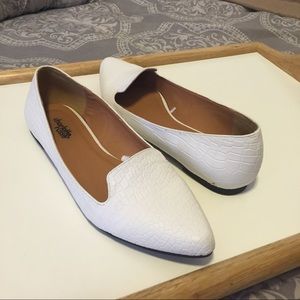 Charlotte Russe white pointed flats