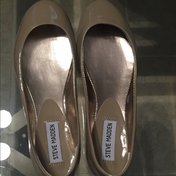 Steve Madden nude flats hardly worn