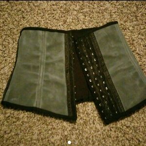 Med. Waist trainer NWT