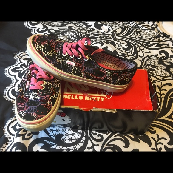 Vans 'Hello Kitty Edition'