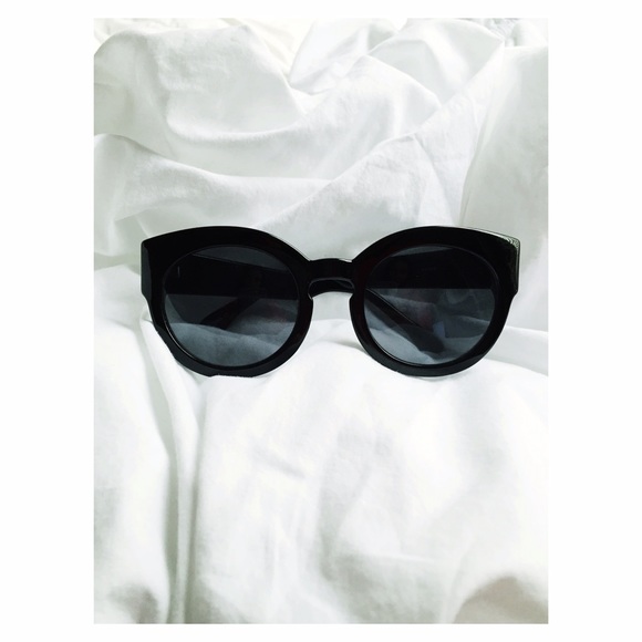 Urban Outfitters Accessories - Urban Outfitters oversized frames