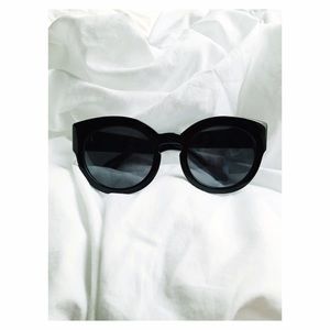 Urban Outfitters oversized frames