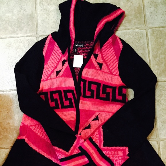 Cute sweater, just doesn't look good on me! NWT