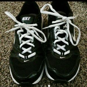 FINAL PRICE. LADIES 7 Nike's