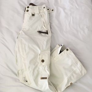Off white, comfy and stylish snowboarding pants