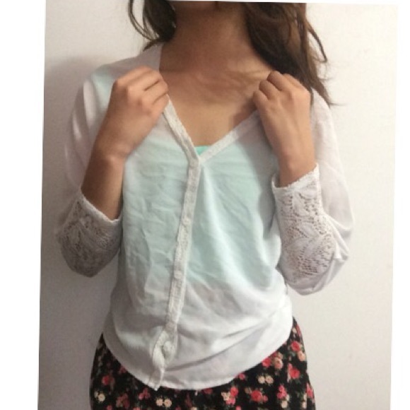 White blouse! - Picture 2 of 4